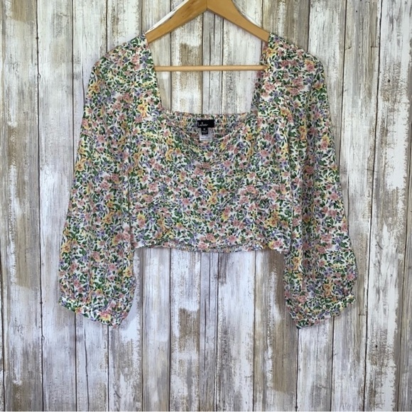 Lulus Tops - Lulus Cute Floral Crop Top